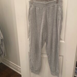 Fleeced soft material sweatpants with white stripe